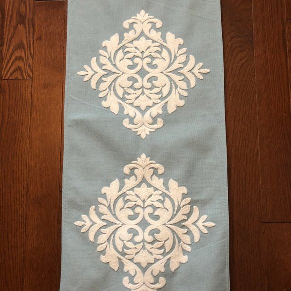 Artiste Home Decorative Table Runner, NWT - Picture 2 of 2